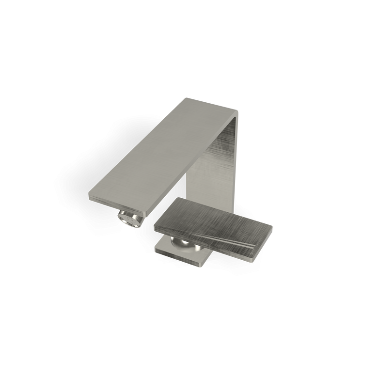 Treemme 5mm miscelatore bidet slim in acciaio inox satinato, dettaglio ravvicinato della finitura e del marchio...