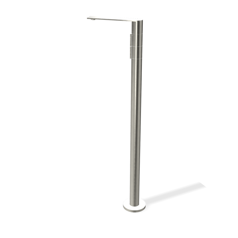 Treemme 5mm miscelatore lavabo a pavimento in acciaio inox in satinato ambientato su piano bagno con accessori...