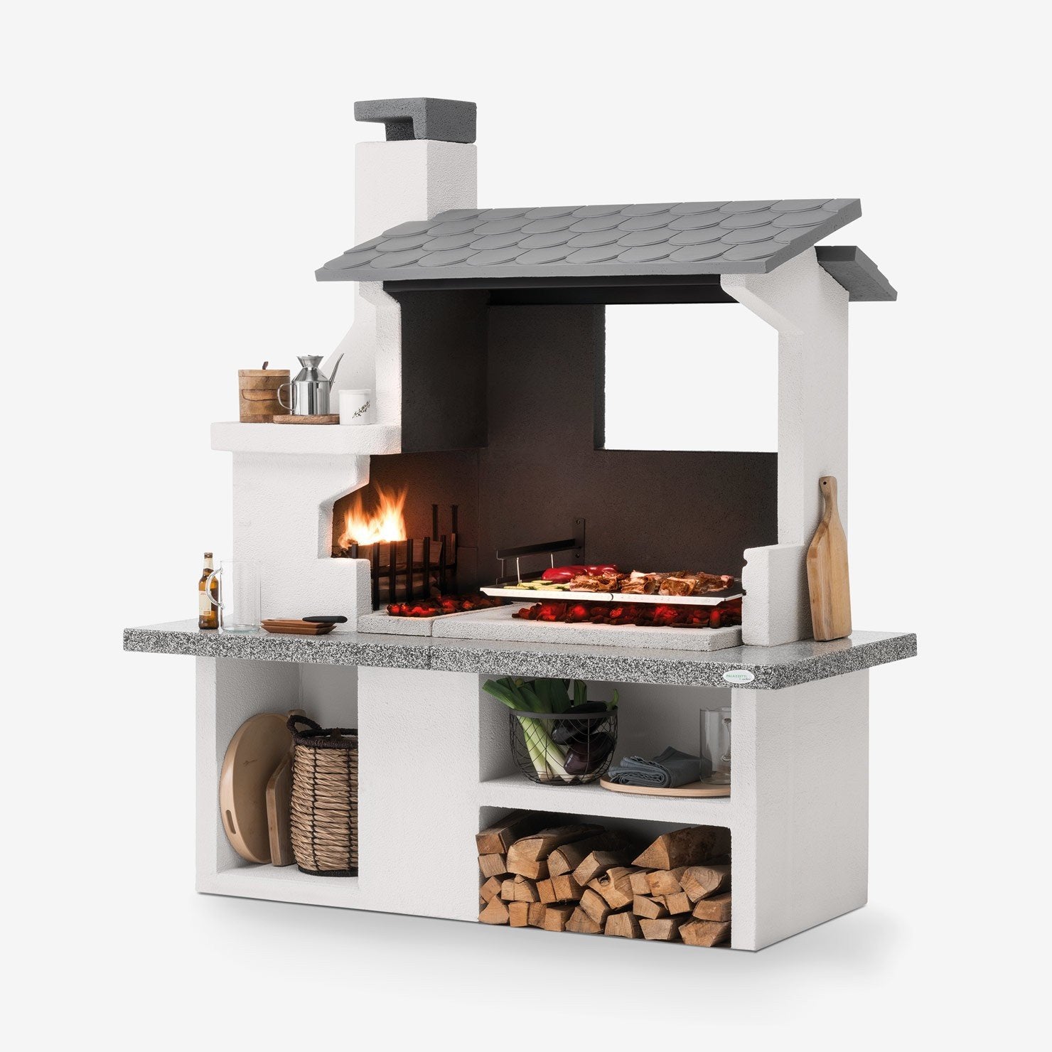Palazzetti Trinidad 2 barbecue con grill extralarge e Grey in strutturato accesa in soggiorno, fiamma visibile attraverso...