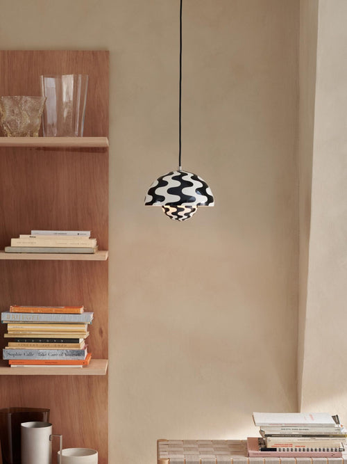 &Tradition Flowerpot Vp1 Lampadario A Sospensione accesa in ambiente, design e diffusione della luce