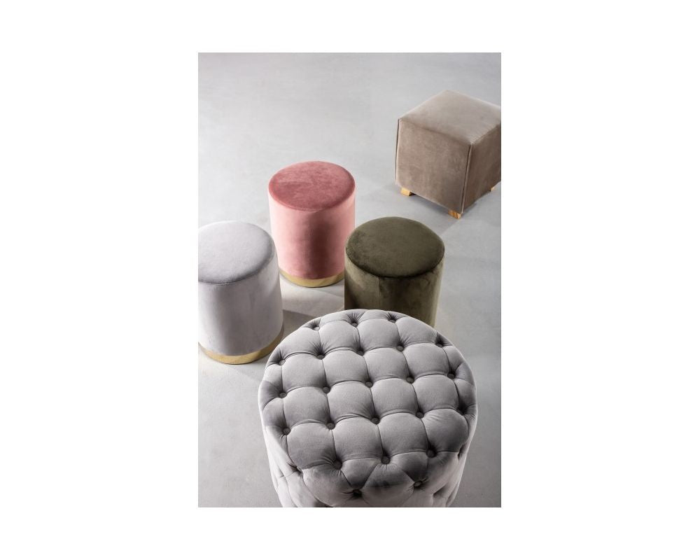 Andrea Bizzotto Lucilla Pouf glamour effetto velluto grigio visto dall'alto, composizione e proporzioni