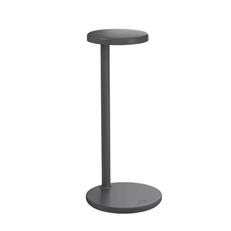 Flos Oblique Lampada scrivania antracite opaco 09.8300.DR accesa in ambiente, design e diffusione della luce