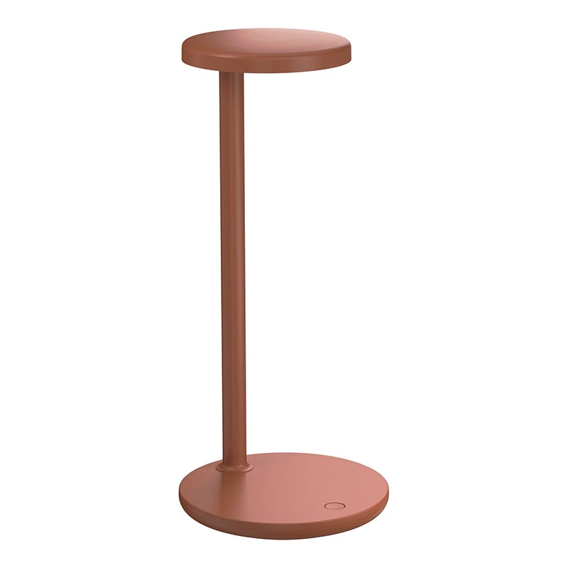 Flos Oblique Lampada scrivania Ruggine Opaco 09.8300.DX accesa in ambiente, design e diffusione della luce