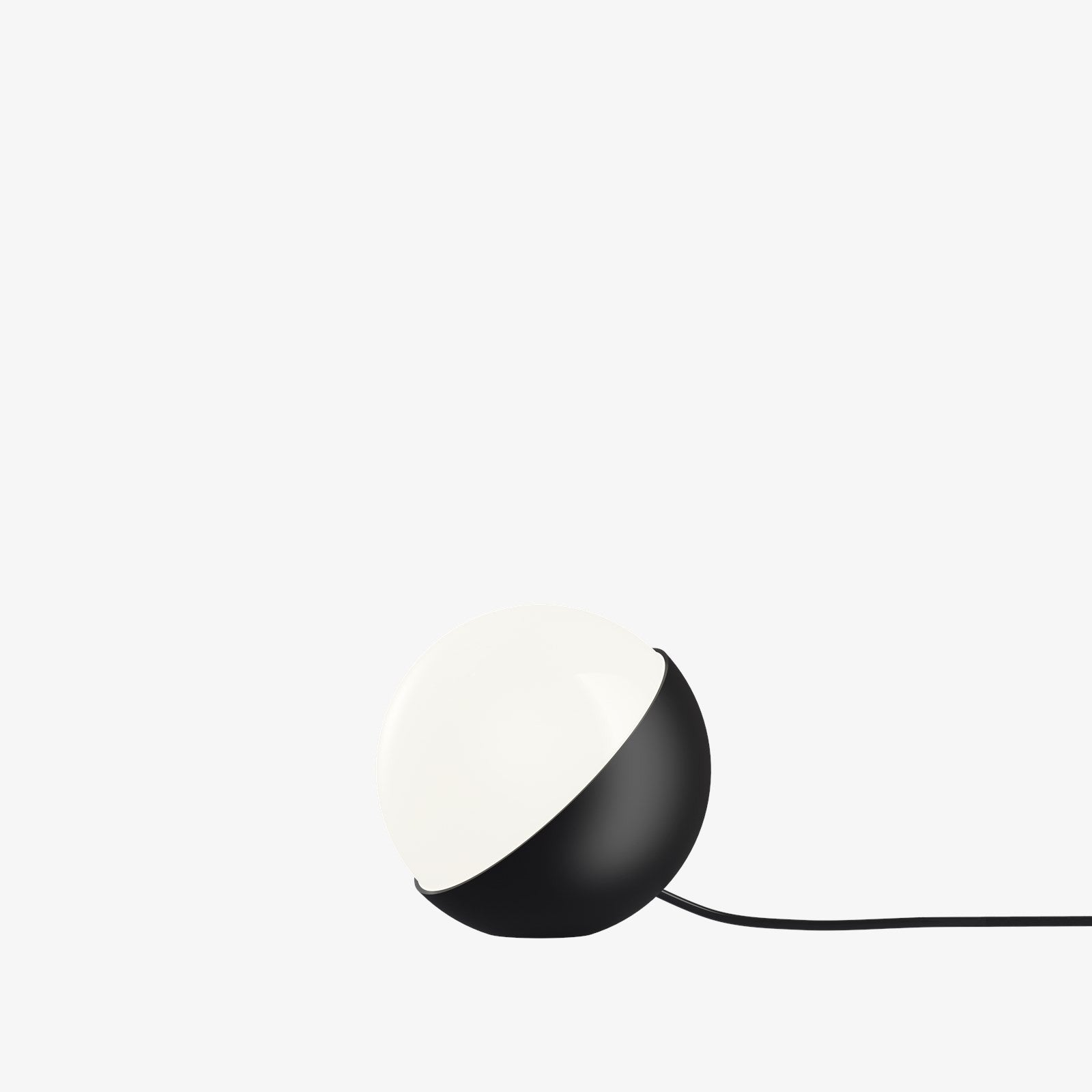Louis Poulsen Vl Studio Lampada da tavolo nero Black in opaco accesa in ambiente, design e diffusione della luce
