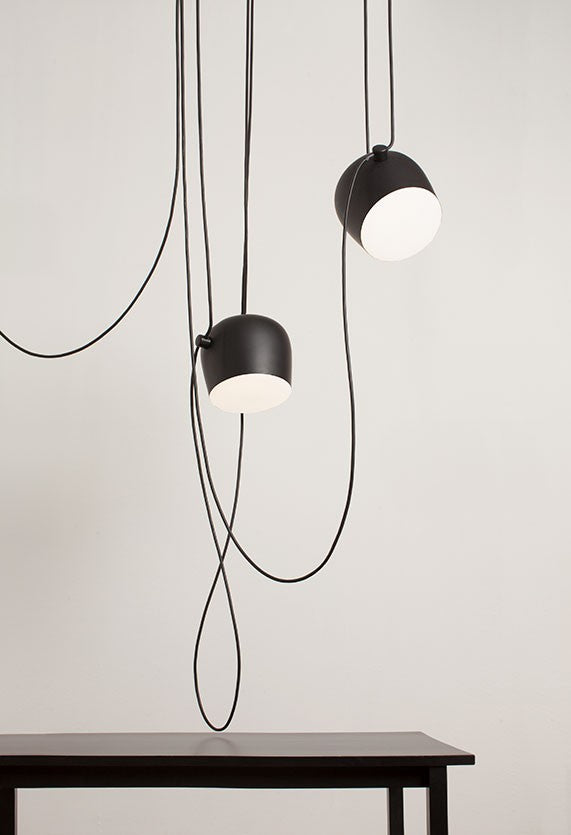 Flos Aim Small Lampada 17 cm a sospensione Nero spenta, dettaglio del corpo lampada e dei materiali