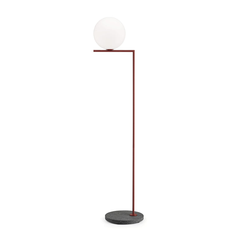 Flos IC Lights Floor 2 Outdoor Lampada a terra Burgundy Red Red Burgundy in ottone accesa in ambiente, design e...