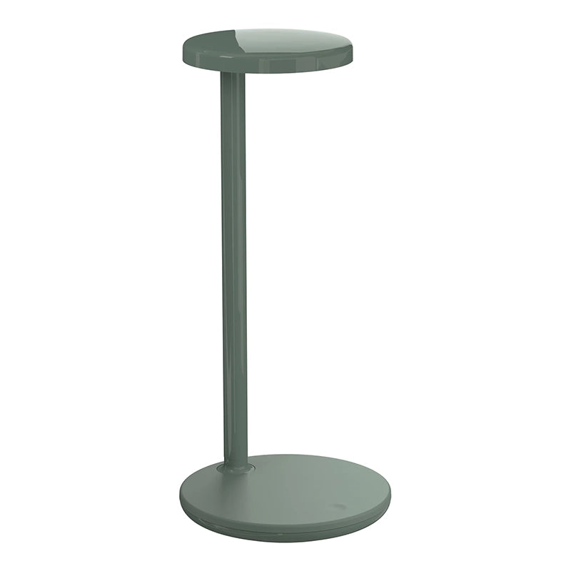 Flos Oblique Qi Lampada scrivania Salvia Lucido 09.8310.DV accesa in ambiente, design e diffusione della luce