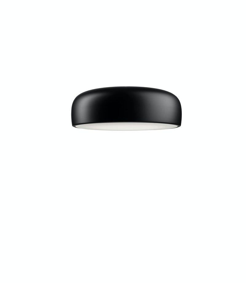 Flos Smithfield Ceiling Lampada 60 cm da soffitto Nero Opaco in alluminio accesa in ambiente, design e diffusione della luce