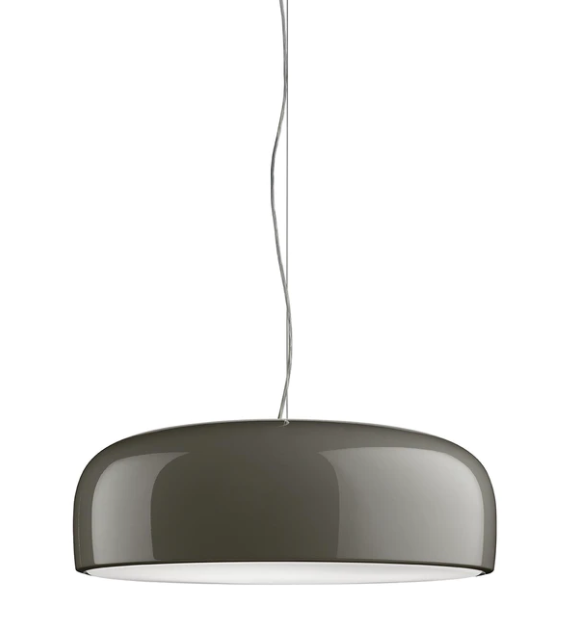 Flos Smithfield Suspension Lampada 60 cm a Sospensione Mud in alluminio accesa in ambiente, design e diffusione della luce