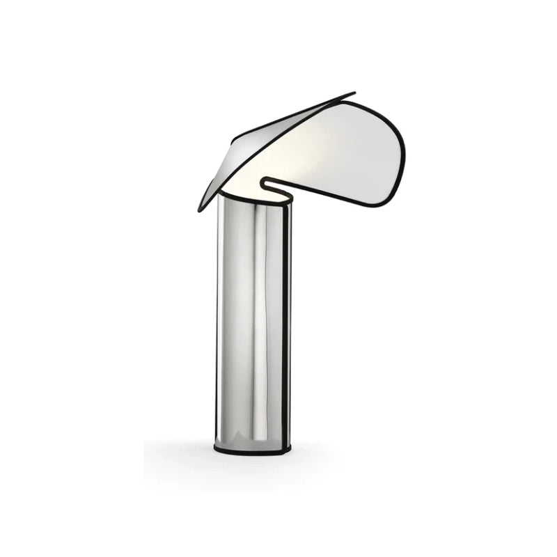 Flos Chiara Table Lampada da tavolo 41 cm in alluminio con accesa in ambiente, design e diffusione della luce