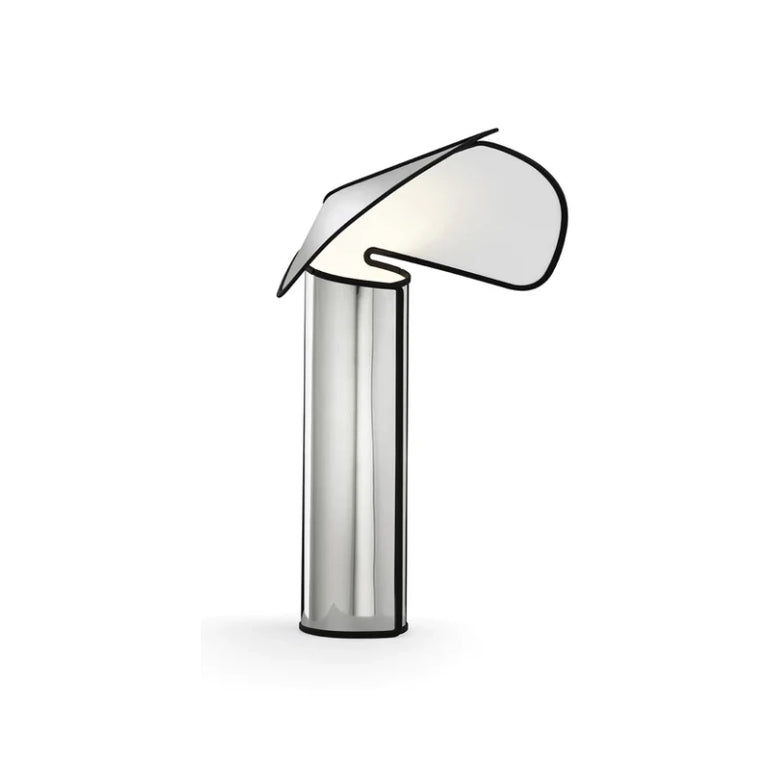 Flos Chiara Table Lampada da tavolo 41 cm in alluminio con accesa in ambiente, design e diffusione della luce