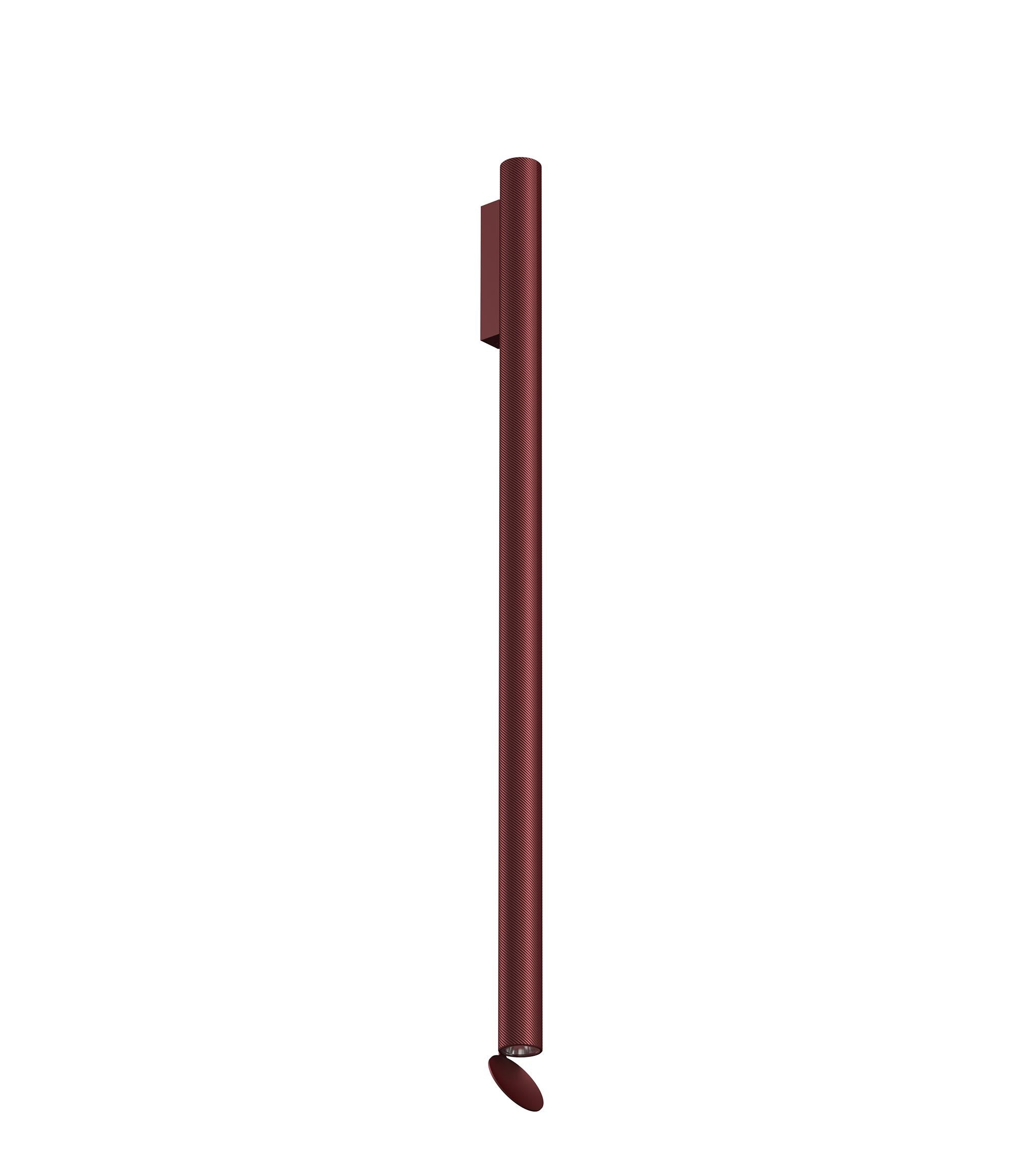 Flos Flauta Spiga Lampada indoor 100 cm a Parete Ruby Red Anodized Ruby Red accesa in ambiente, design e diffusione della...
