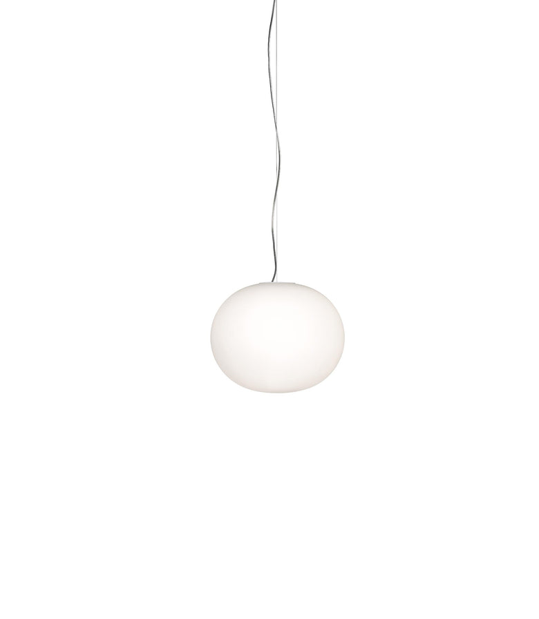 Flos Glo-Ball Suspension 1 Lampada 33 cm a Sospensione accesa in ambiente, design e diffusione della luce