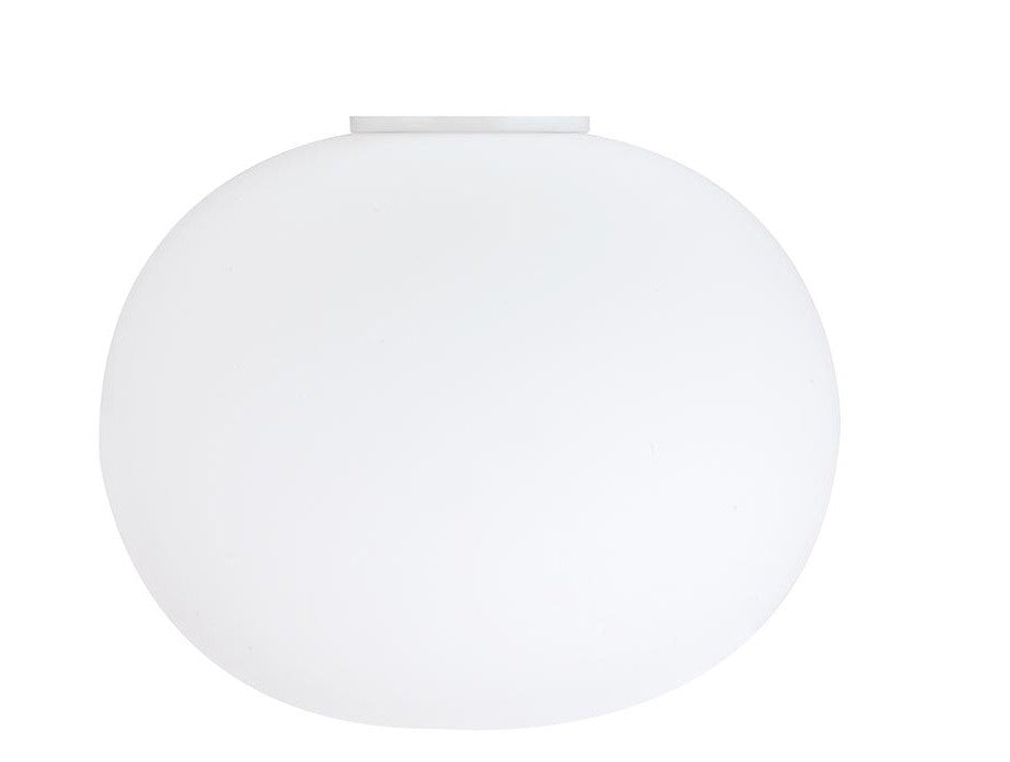 Flos Glo-Ball Ceiling 1 Lampada 33 cm parete soffitto bianco accesa in ambiente, design e diffusione della luce