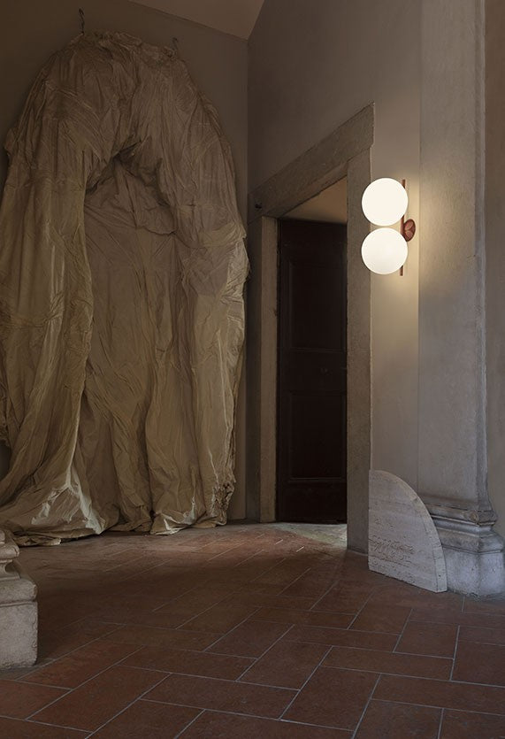 Flos IC Lights Ceiling Wall 1 Double Lampada parete spenta, dettaglio del corpo lampada e dei materiali