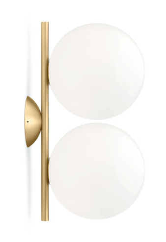 Flos IC Lights Ceiling Wall 1 Double Lampada parete in ottone e spazzolato accesa in ambiente, design e diffusione della luce