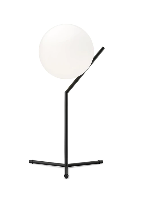Flos IC Lights Table 1 High Lampada da tavolo nero in ottone e spazzolato accesa in ambiente, design e diffusione della luce
