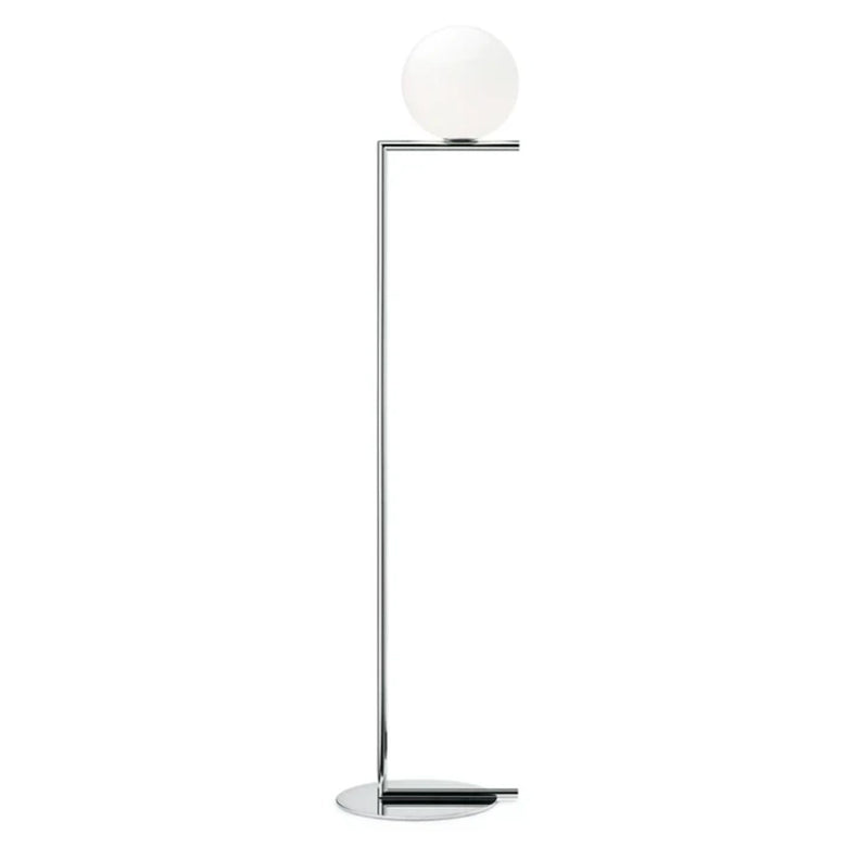 Flos IC Lights Floor 1 Lampada a pavimento cromo in cromato accesa in ambiente, design e diffusione della luce