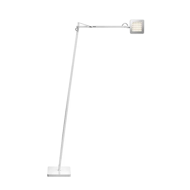 Flos Kelvin Led Floor Lampada a pavimento orientabile bianco in alluminio accesa in ambiente, design e diffusione della luce