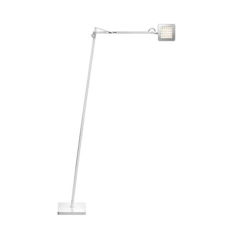 Flos Kelvin Led Floor Lampada a pavimento orientabile bianco in alluminio accesa in ambiente, design e diffusione della luce