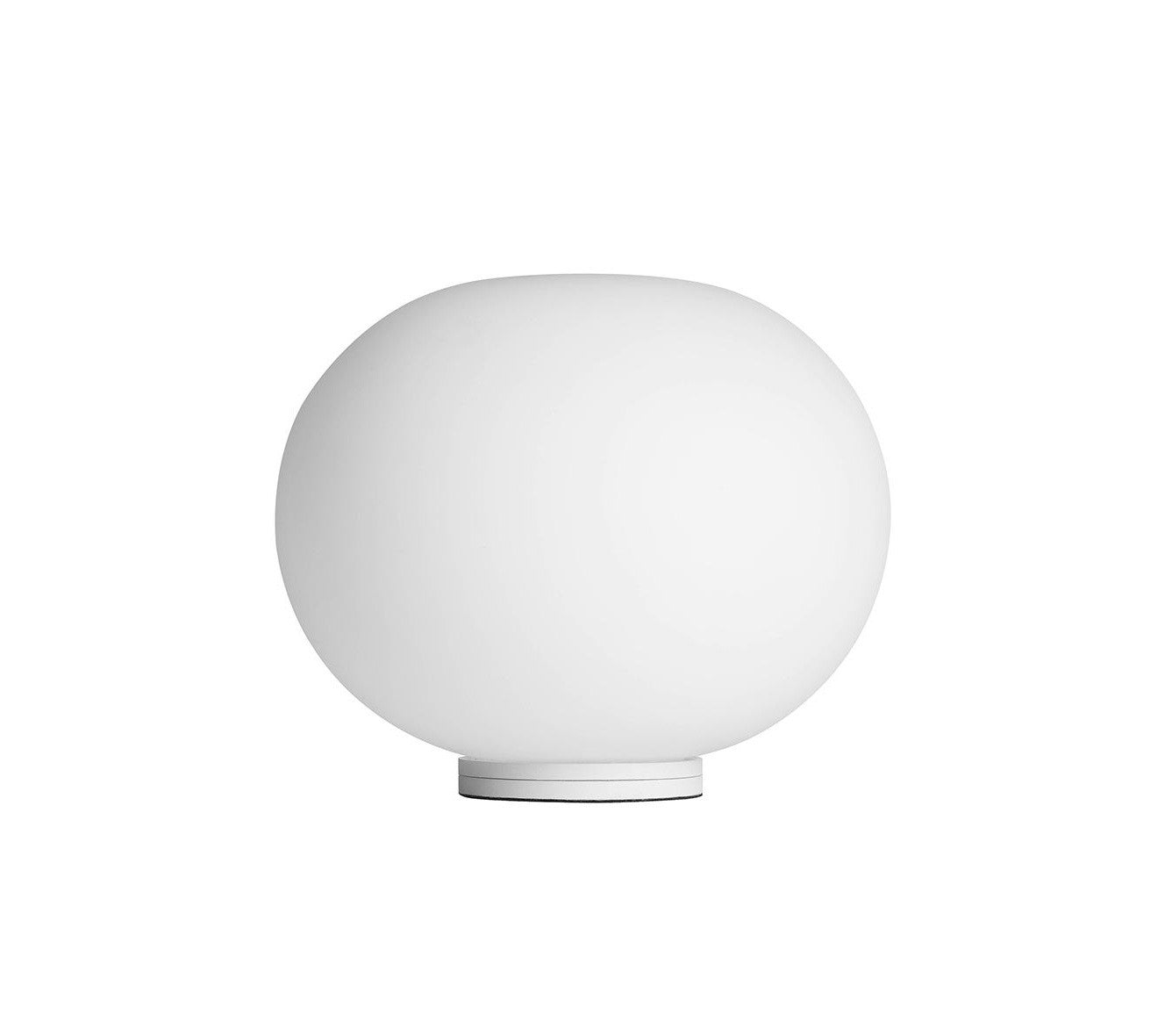 Flos Glo-ball Basic Zero Dimmer Lampada da tavolo luce Bianco accesa in ambiente, design e diffusione della luce