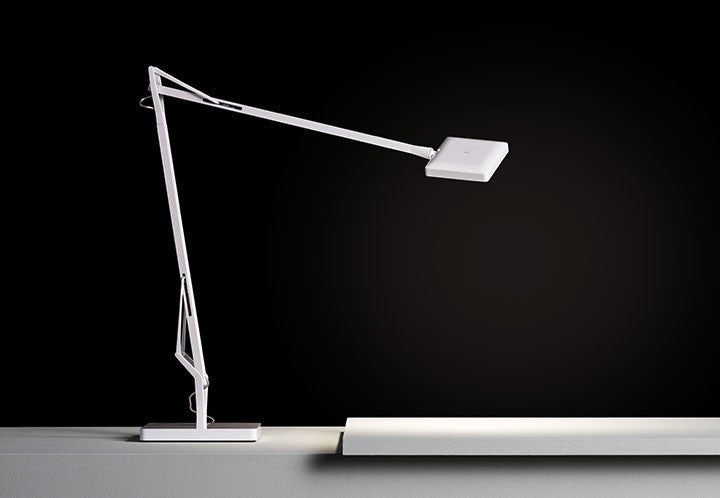 Flos Kelvin Edge Base Lampada da tavolo orientabile Bianco spenta, dettaglio del corpo lampada e dei materiali