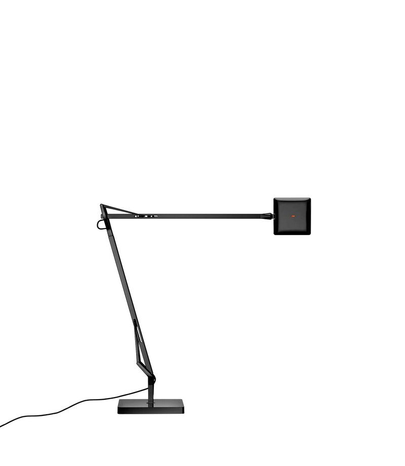 Flos Kelvin Edge Base Lampada scrivania nero spenta, dettaglio del corpo lampada e dei materiali