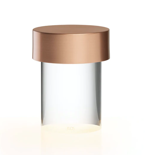 Flos Last Order Clear Lampada Da Tavolo ricaricabile rame in cristallo e satinato accesa in ambiente, design e diffusione...