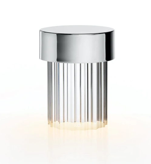 Flos Last Order Fluted Lampada da Tavolo ricaricabile da in lucido accesa in ambiente, design e diffusione della luce