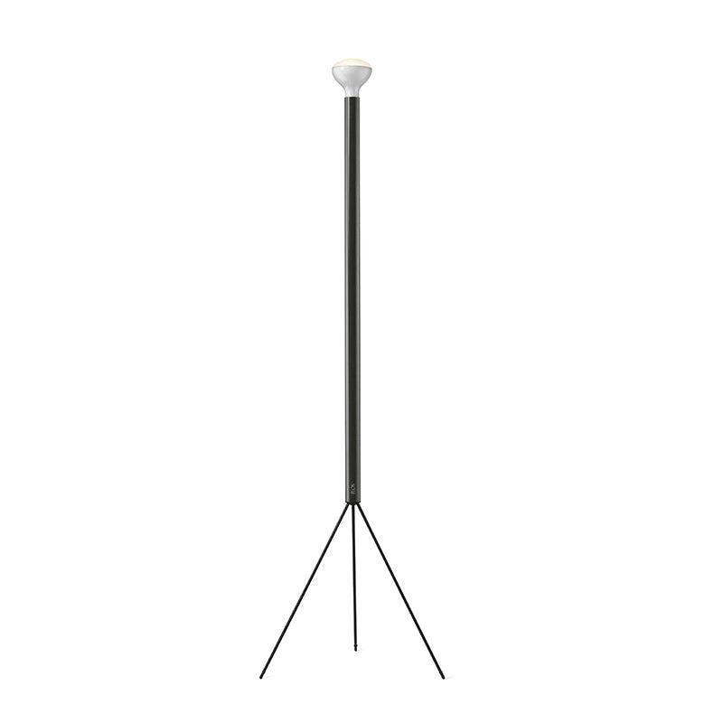 Flos Luminator Lampada a pavimento antracite luce indiretta spenta, dettaglio del corpo lampada e dei materiali
