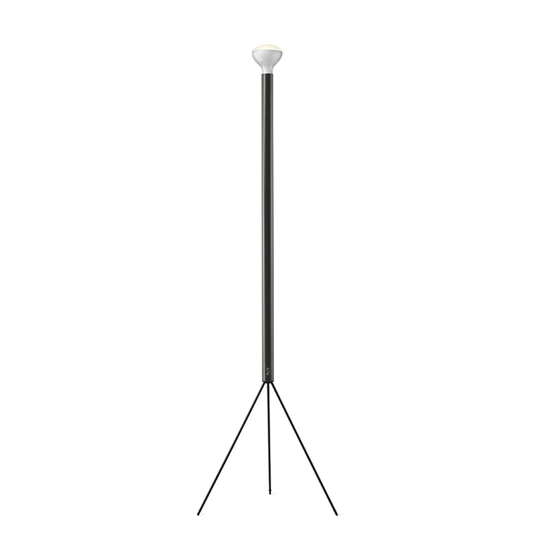 Flos Luminator Lampada a pavimento antracite luce indiretta spenta, dettaglio del corpo lampada e dei materiali