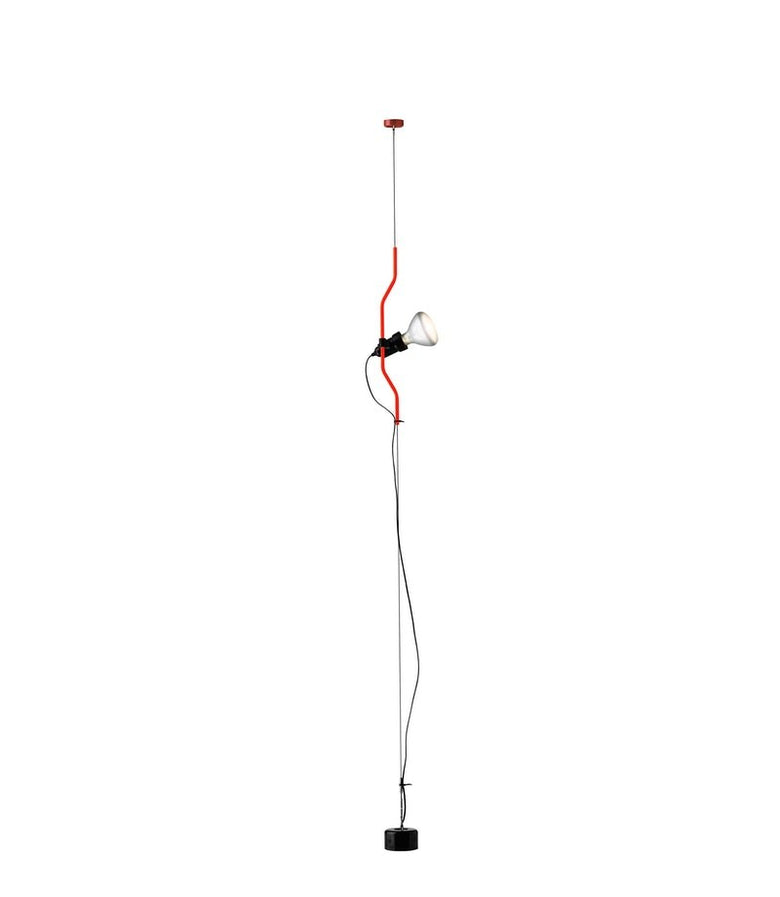 Flos Parentesi Lampada a Sospensione rosso in naturale accesa in ambiente, design e diffusione della luce