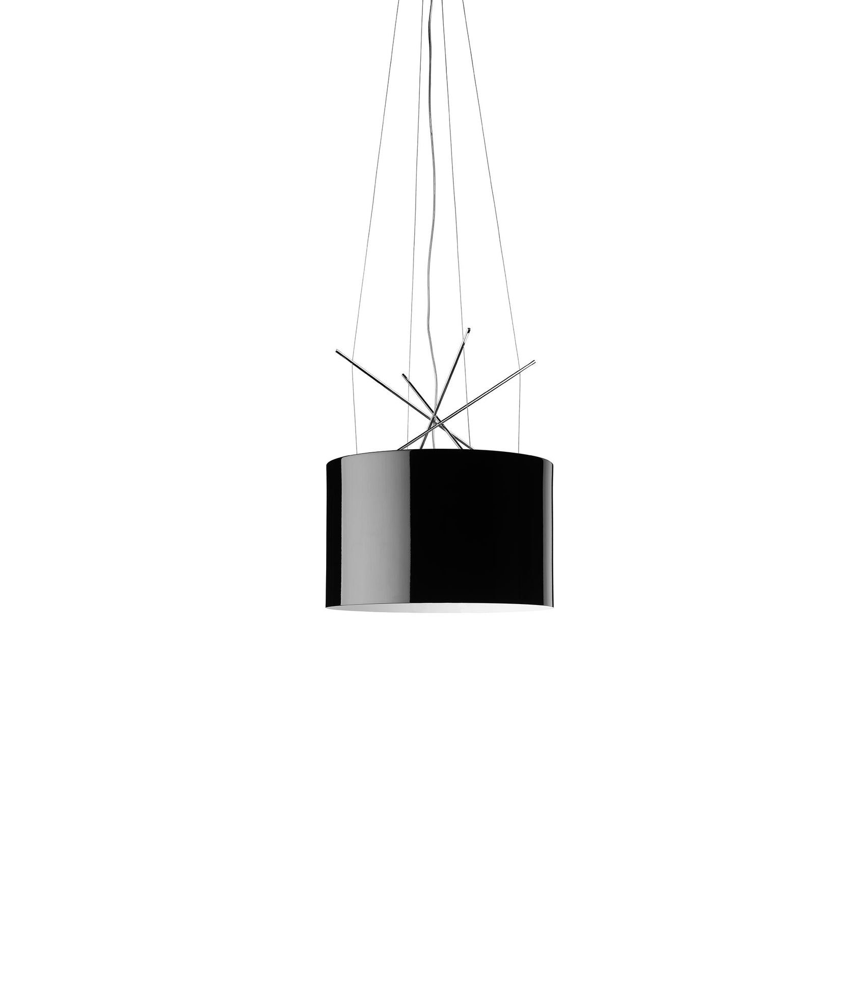Flos Ray Suspension Lampada 43 cm a Sospensione nero lucido in alluminio e cromato accesa in ambiente, design e...