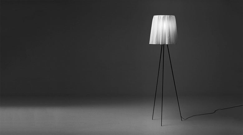 Flos Rosy Angelis Lampada a pavimento ultraleggera in spenta, dettaglio del corpo lampada e dei materiali