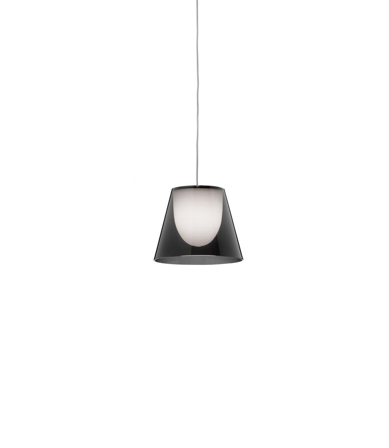 Flos KTribe Suspension 1 Lampada A Sospensione Fume accesa in ambiente, design e diffusione della luce