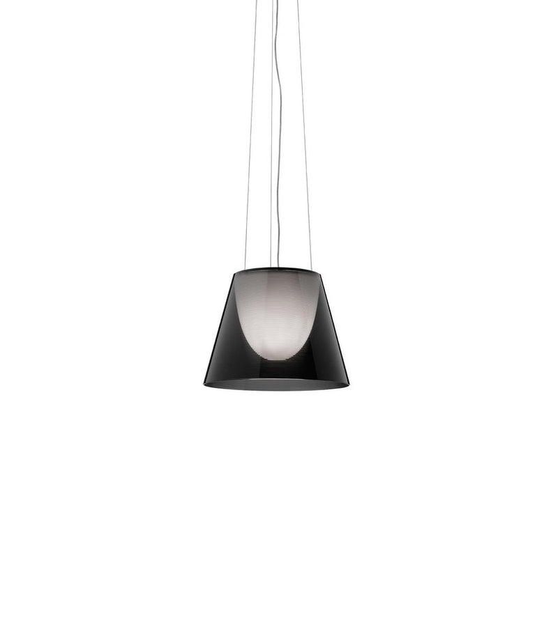 Flos KTribe Suspension 2 Lampada A Sospensione fume accesa in ambiente, design e diffusione della luce