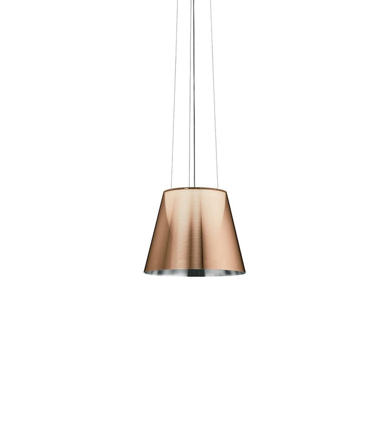 Flos KTribe Suspension 2 Lampada A Sospensione Bronzo Bronzo Alluminizzato accesa in ambiente, design e diffusione della luce