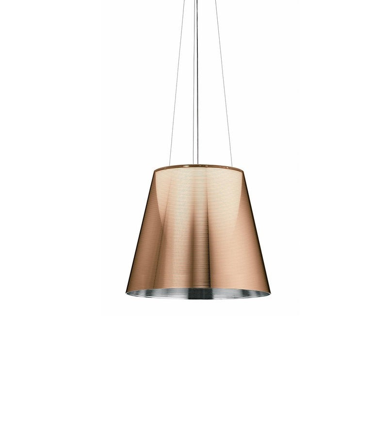 Flos KTribe Suspension 3 Lampada A Sospensione Bronzo Bronzo Alluminizzato accesa in ambiente, design e diffusione della luce