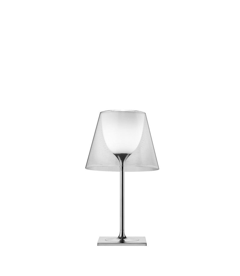 Flos KTribe Table 2 Lampada da tavolo 69 cm Trasparente in policarbonato accesa in ambiente, design e diffusione della luce