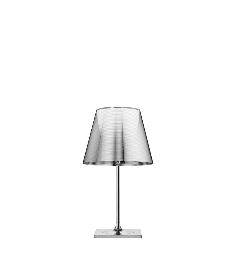 Flos KTribe Table 2 Lampada da tavolo Argento Argento Alluminato spenta, dettaglio del corpo lampada e dei materiali
