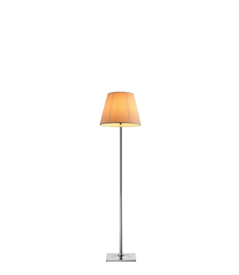 Flos Ktribe Floor 2 Lampada a pavimento in tessuto con accesa in ambiente, design e diffusione della luce