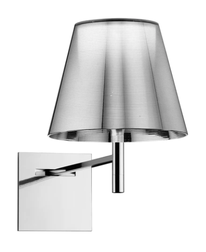 Flos Ktribe Wall Lampada a Parete Argento Alluminizzato Argento Alluminato in policarbonato accesa in ambiente, design e...