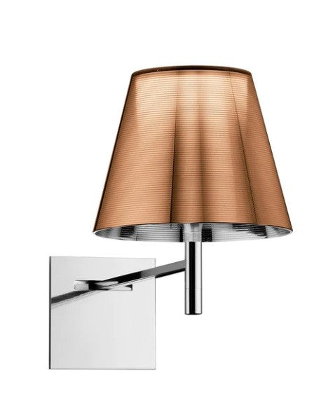 Flos Ktribe Wall Lampada a Parete Alluminizzato Bronzo Alluminizzato in policarbonato accesa in ambiente, design e...