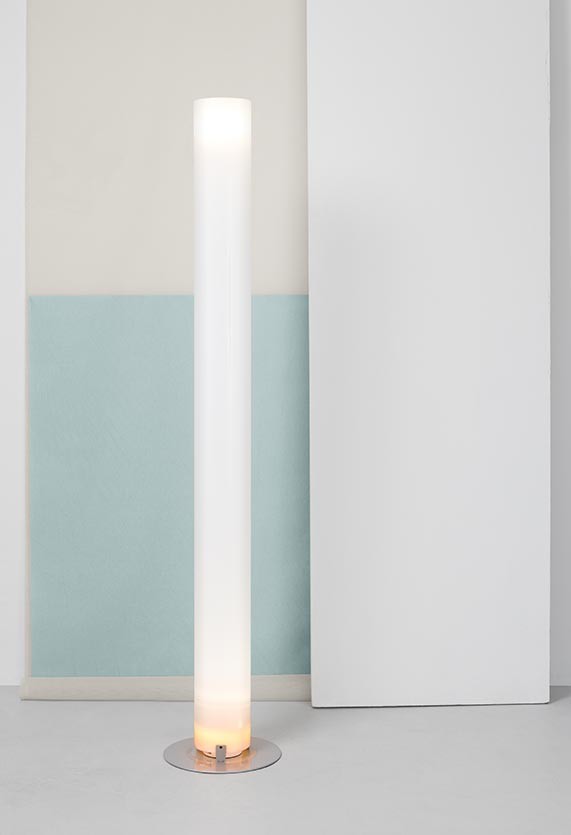 Flos Stylos Lampada da pavimento argento PMMA, particolare del diffusore luminoso