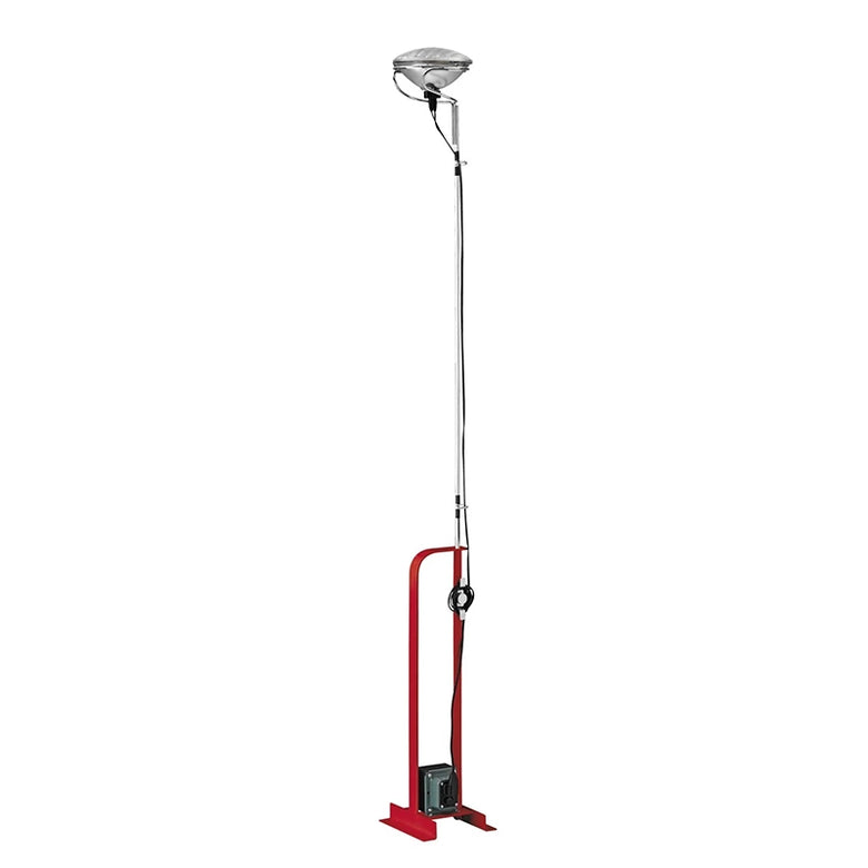 Flos Toio Lampada a Pavimento regolabile Rosso accesa in ambiente, design e diffusione della luce