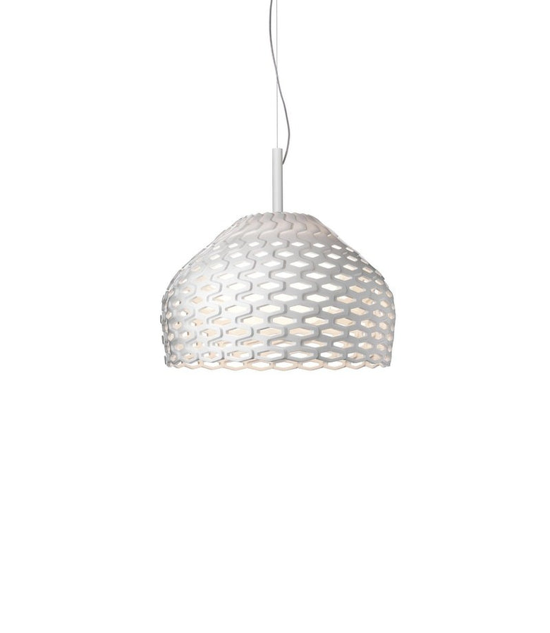 Flos Tatou Suspension 2 Lampada 50 cm a sospensione Bianco in policarbonato accesa in ambiente, design e diffusione della...