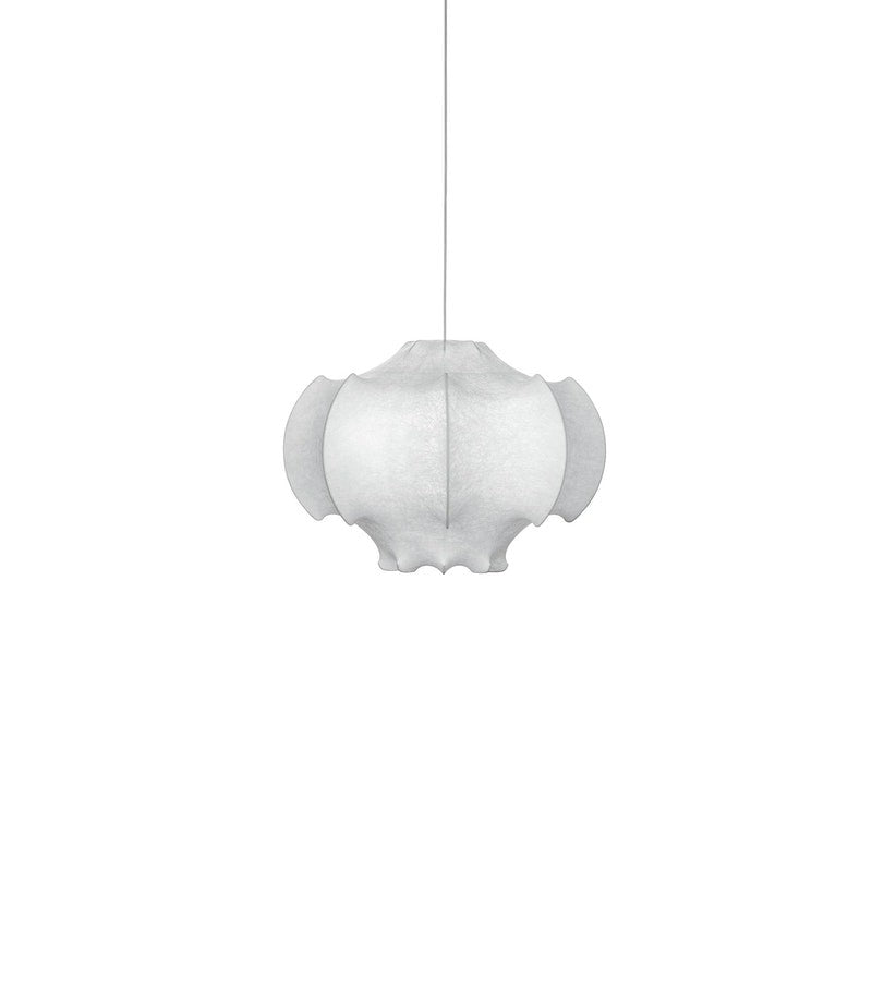 Flos Viscontea Lampada 68 cm a Sospensione Cocoon Bianco in resina accesa in ambiente, design e diffusione della luce