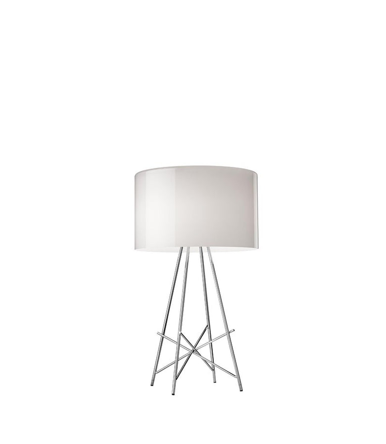 Flos Ray Table Lampada Da Tavolo con dimmer grigio lucido Vetro in alluminio accesa in ambiente, design e diffusione...