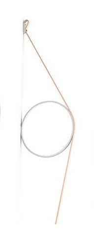 Flos Wirering Lampada da parete cavo rosa e Anello Bianco Rosabianco in alluminio accesa in ambiente, design e diffusione...