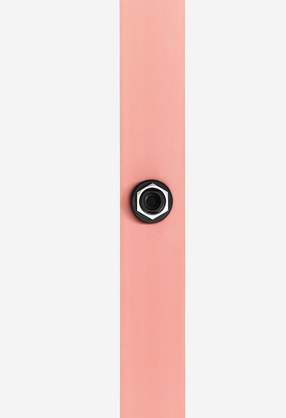 Flos Wireline Lampada 130 cm a sospensione cavo Rosa accesa in ambiente, design e diffusione della luce